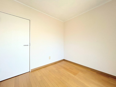 【洋室】 | 新横浜マンション | ◆気持ちの良い風が室内へ入り込む居室。家具を配置しても広々ご利用いただけます！！