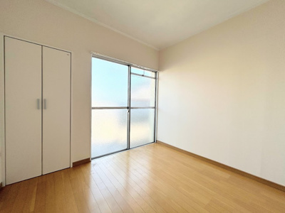 【洋室】 | 新横浜マンション | ◆感性を育むプライベートルームはシンプルでスマートな空間。好みの空間で読書をしたり、音楽を聞いたりと一人の時間も充実したものにできます。