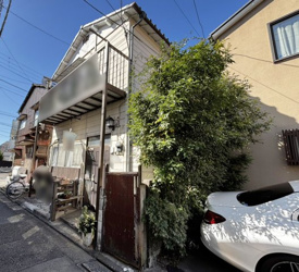 【外観】 | 目黒区五本木の閑静な住宅街に位置する、陽当り良好な売地です。建築条件がないため、お好みのハウスメーカーでこだわりの邸宅を形にできます。周囲は落ち着いた街並みで、穏やかな日常をスタートできます♪