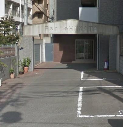 フェリエ博多の駐車場