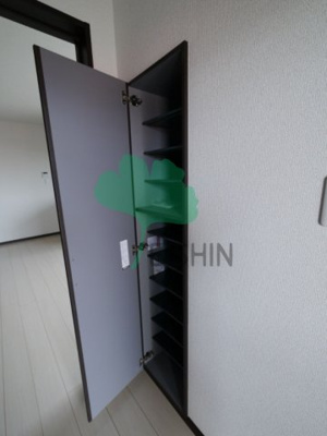 【玄関】 | リテラ博多イースト3 | 下駄箱もしっかりついてます！