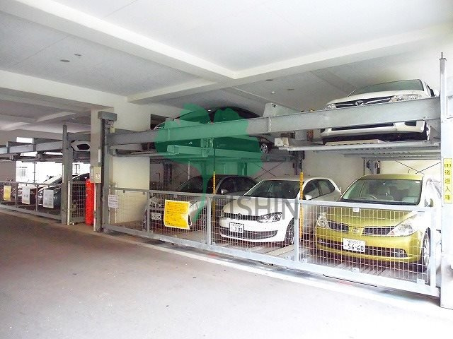レジディア博多2の駐車場