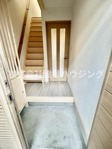 西立花町テラスハウスの玄関