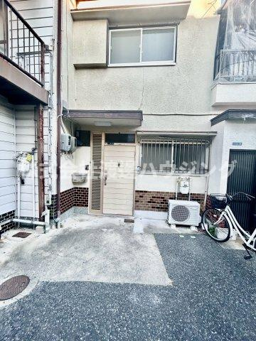 西立花町テラスハウスのエントランス