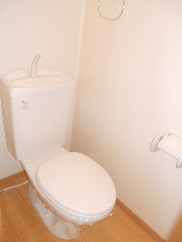 エバーグリーンオーク Bのトイレ