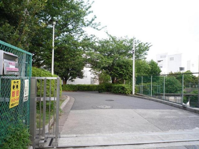 横浜市立秋葉小学校まで120ｍ