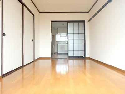 洋室6帖　キッチンと続き間