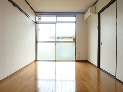 洋室6帖　エアコンあります