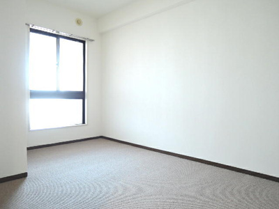 洋室5.6帖にはクローゼットあり。