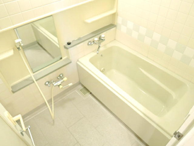 バスルームは追焚・浴室乾燥機能あり。