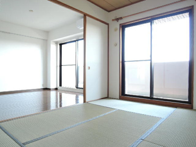 和室6帖からLDK13.6帖