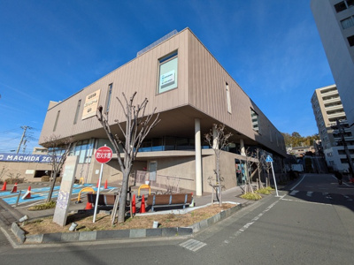 図書館並びにポプリホール　カフェ併設