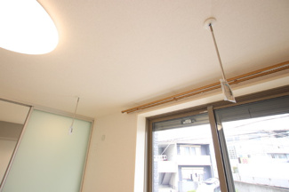 室内物干し※照明は設備ではありません