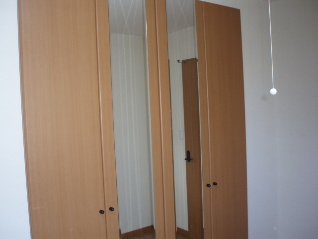 グリーンパークＣ棟の収納|ミラー付クローゼット