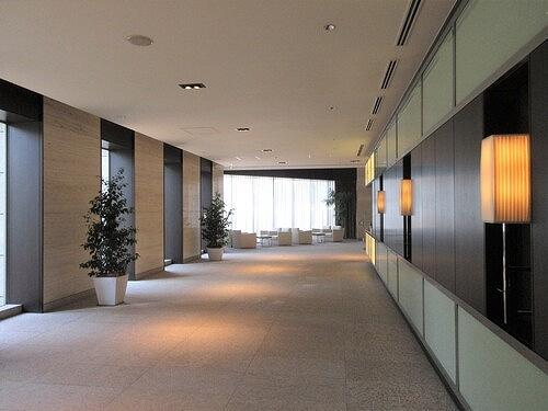 プラウドタワー千代田富士見のその他|ロビー　※2023年9月撮影の写真