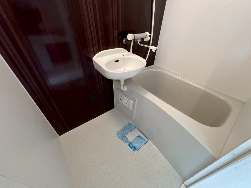 横浜市神奈川区松見町２丁目のアパートの浴室|※別部屋参考写真