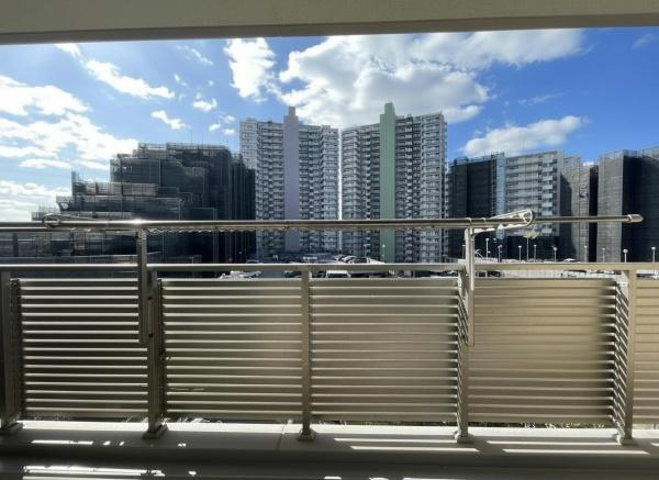 【独立洗面台】 | なかもずオールズ・ウィズコート | ゆとりの洗面スペースで朝の身支度も快適スムーズに。髪のセットやお化粧もストレスなくこなせ、朝から気分良く通勤通学に向かえそうですね！