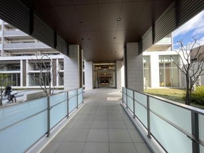 【エントランス】 | なかもずオールズ・ウィズコート | 清潔に維持されている共用部。住む方のマナーの良さが感じられます！