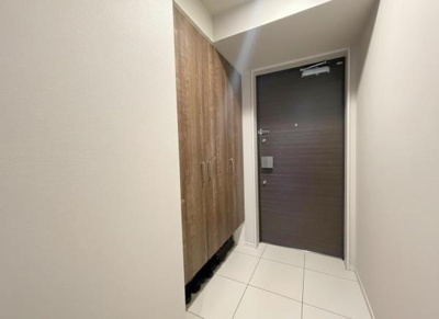 【玄関】 | なかもずオールズ・ウィズコート | シュークロークもあるので、靴がたくさんあっても安心！気持ちの良い朝は、毎日ここからスタートしていきます♪