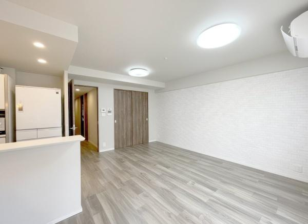 【居間・リビング】 | なかもずオールズ・ウィズコート | 室内にいても、たっぷりの陽光と爽やかな風を感じて頂けます！
ご家族と穏やかに過ごす、心地の良い時間が流れます。