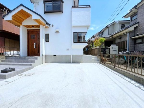 横浜市泉区和泉中央北１丁目の中古一戸建の駐車場