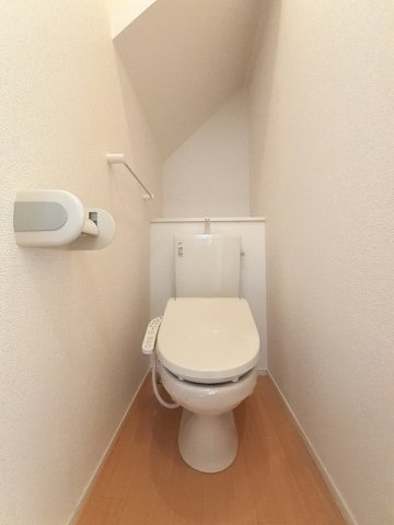 ルミエールＢのトイレ|コンパクトで使いやすいトイレです