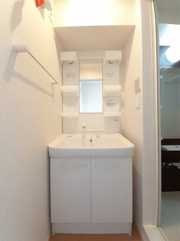 ルミエールＢの洗面所|コンパクトで使いやすい洗面所