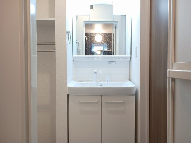 ミラノⅥ　Ｂの洗面所|明るい洗面所です