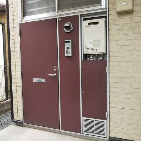 レオパレスシャンテ幕張の玄関