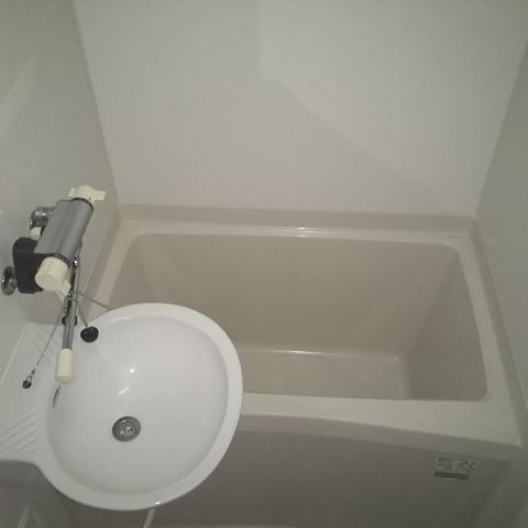 レオパレスシャンテ幕張の浴室