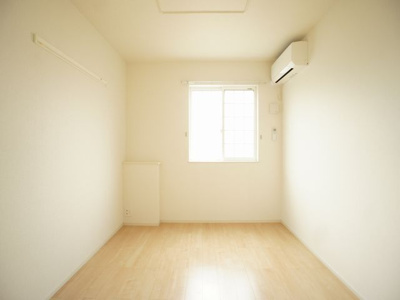 【寝室】 | ヒルトンバイア | 清潔感のあるきれいな洋間です♪