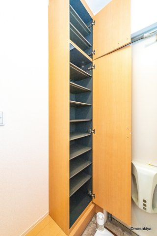 豊田弐番館の玄関