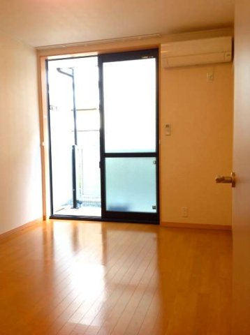 レオパレスＴＹ　ベルツリーの居間・リビング