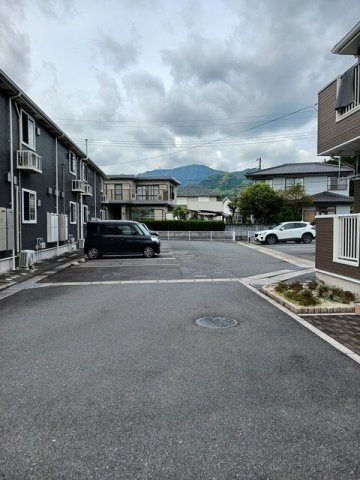 サンハウスヨシキＢの駐車場