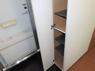 レオパレス藤の玄関|シューズボックスあり