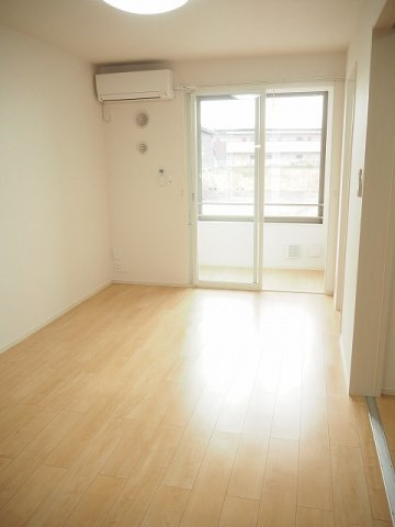 アヴァン婦中の居間・リビング