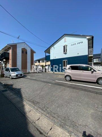 ハイツアグラの駐車場