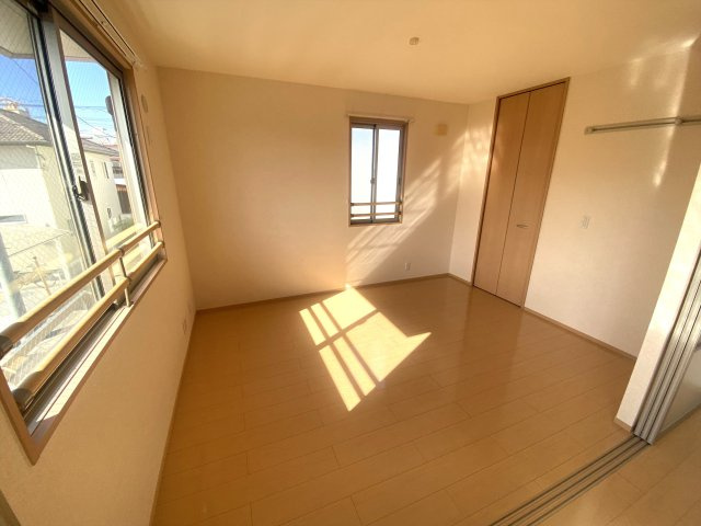 リビングタウン西条東　Ａ棟の洋室