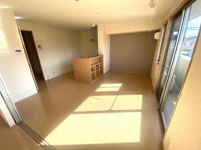 リビングタウン西条東　Ａ棟の居間・リビング