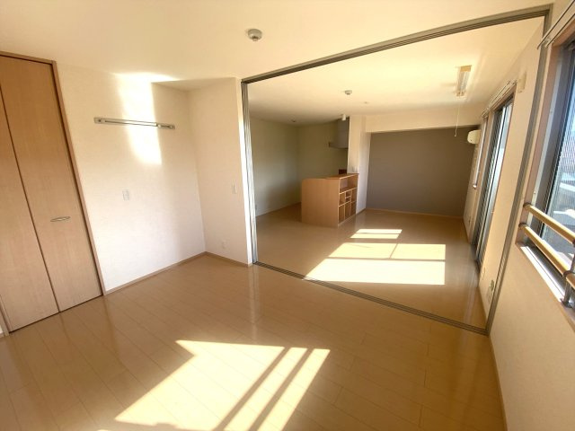 リビングタウン西条東　Ａ棟の洋室