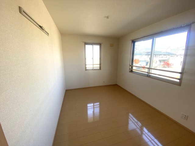 リビングタウン西条東　Ａ棟の寝室