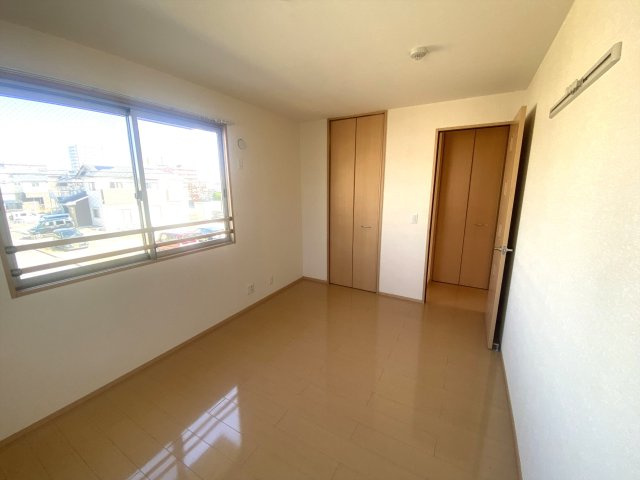 リビングタウン西条東　Ａ棟の洋室