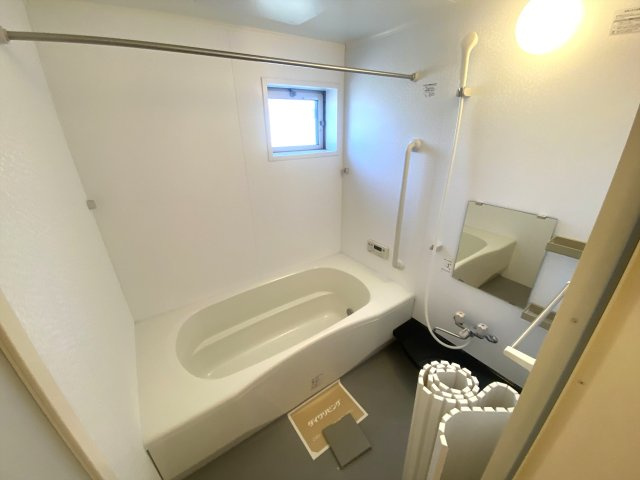 リビングタウン西条東　Ａ棟の浴室