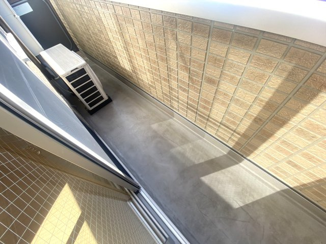 リビングタウン西条東　Ａ棟のバルコニー