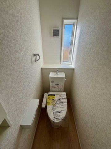 小郡市寺福童の新築一戸建のトイレ