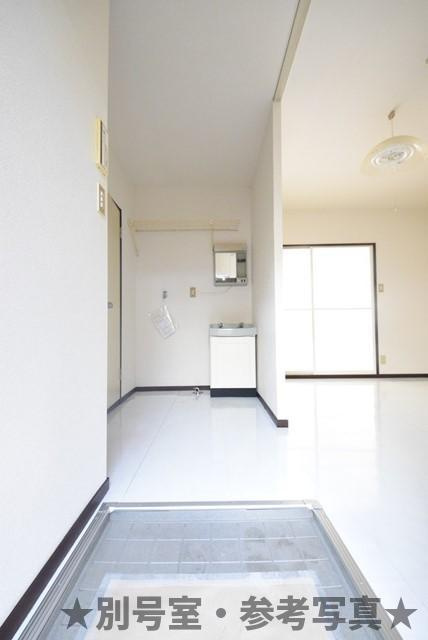 ロイヤルハイツ磯子の玄関