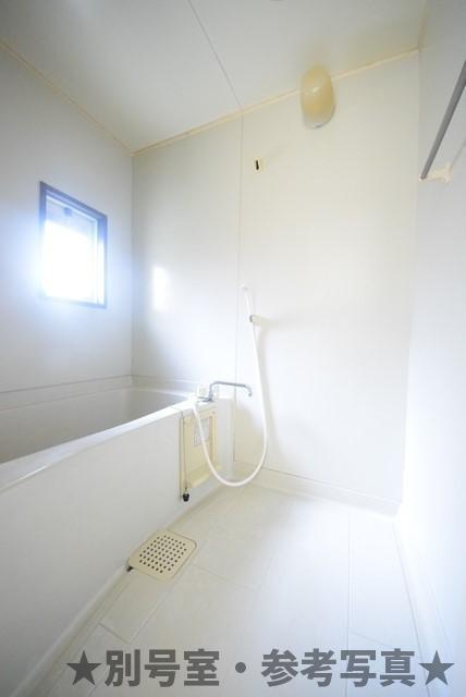 ロイヤルハイツ磯子の浴室