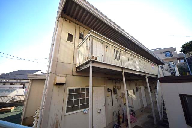 ロイヤルハイツ磯子の外観