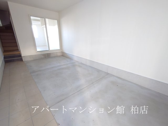 Ｗａｌｅａ　ｈａｌｅ　南増尾の駐車場