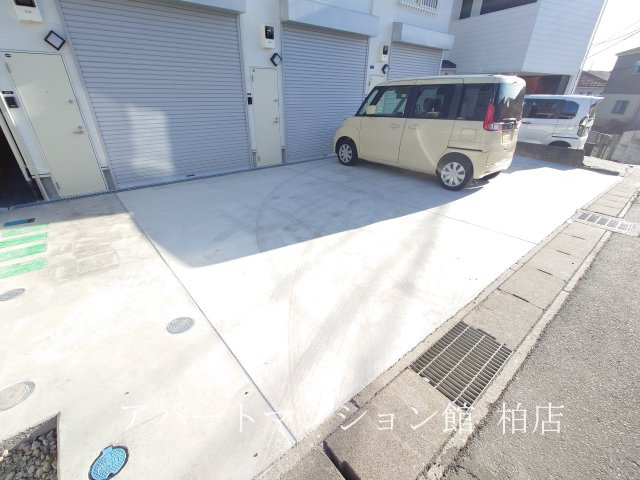 Ｗａｌｅａ　ｈａｌｅ　南増尾の駐車場